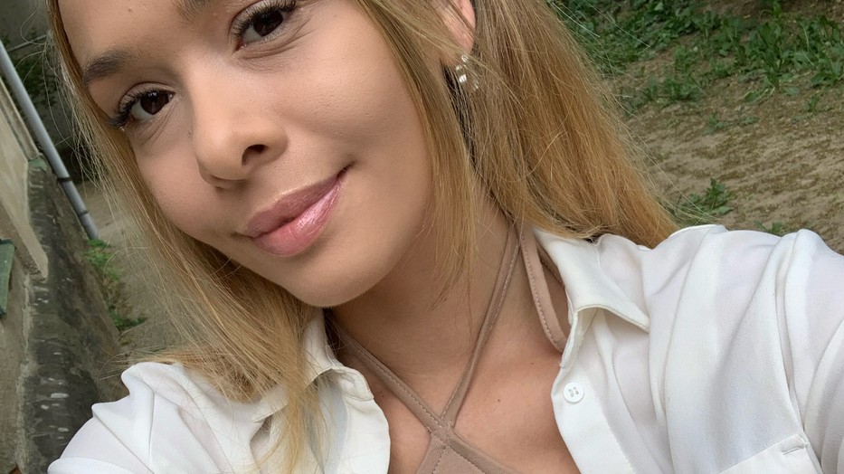 A retro fejkendők szerelmese Szécsi Böbe