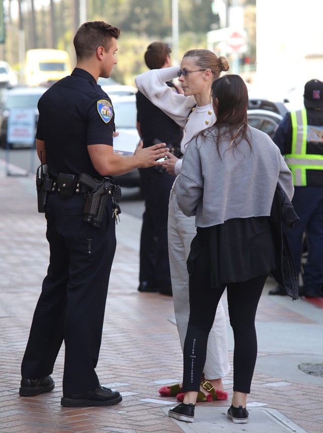 Jaime King-et és kisfiát megtámadták