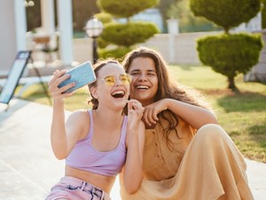 Olyan korban élünk, amikor egy fotó egyfajta kampány a népszerűségért – de mégis hogyan formálja mindez a tinédzserek önképét?