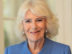 Felkerült Kamilla királyné portréja a közösségi oldalra, ezrek rajonganak a félelmetesen gyönyörű képért