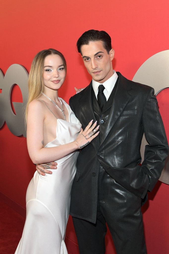 Damiano David – Dove Cameron – Giorgia Soleri - Damiano David és Giorgia Soleri hosszú éveken át egy párt alkottak. 2023 júniusában azonban bejelentették szakításukat, nem sokkal azelőtt, hogy Damiano kapcsolatba került Dove Cameronnal. A pletykák 2023 őszén kezdődtek, amikor Cameront a Måneskin egyik koncertjén látták. Kapcsolatukat 2024 februárjában erősítették meg. Bár az egykori pár állítólag közös megegyezéssel vált el egymástól, a két kapcsolat között mindössze 3 hónap telt el.