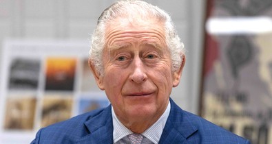 Károly király beszélgetését megzavarta egy 4 éves - imádjuk a reakcióját