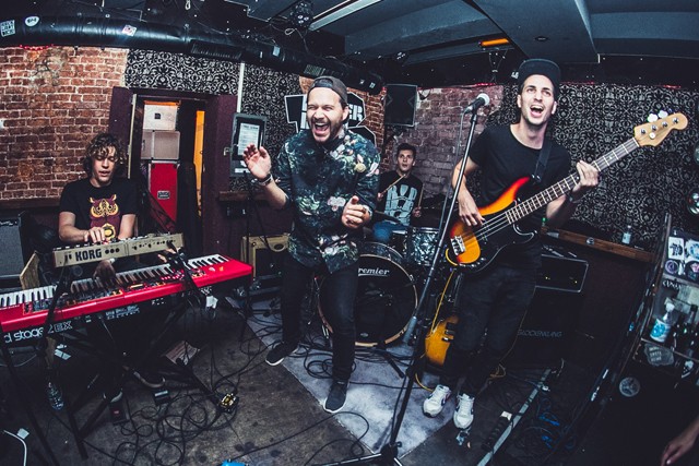 ´Hogy lehet ehhez komoly pofát vágni? Sehogy - interjú Zentai Márkkal az új Mörk lemez kapcsán