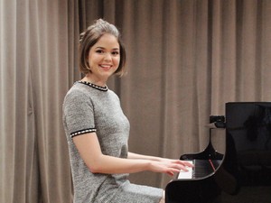 Ezen a héten a tehetséges énekesnő, Nagy Bogi mutatja meg kedvenc ruhadarabjait