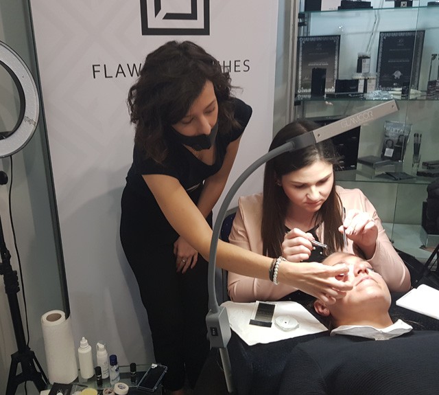 Érdekel a szempillaépítés? A Flawless Lashes by Loreta végre hozzánk is megérkezett!