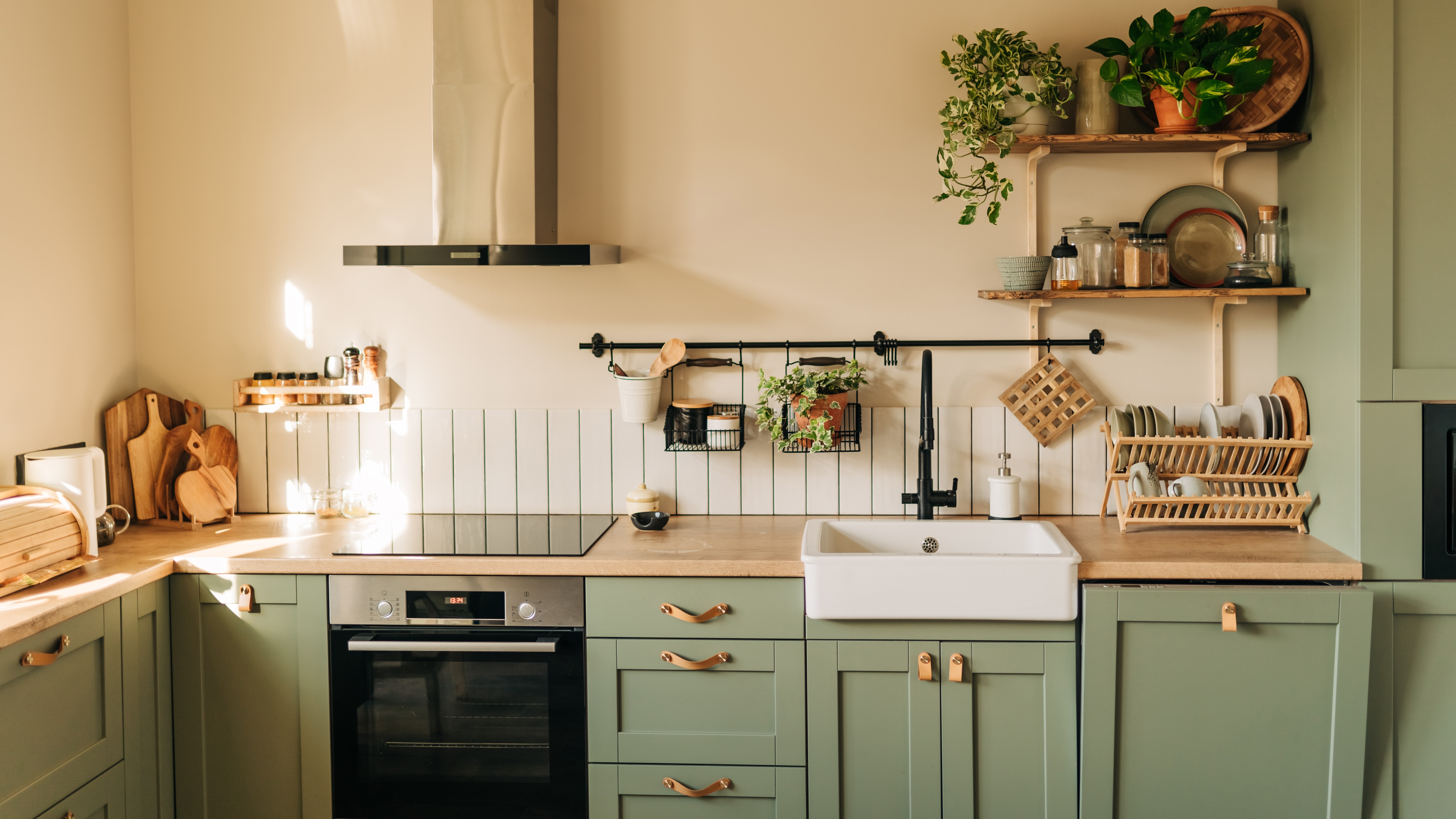 Ezt az 5 konyhai gépet soha ne tedd a tűzhely mellé, még akkor se, ha kevés a hely