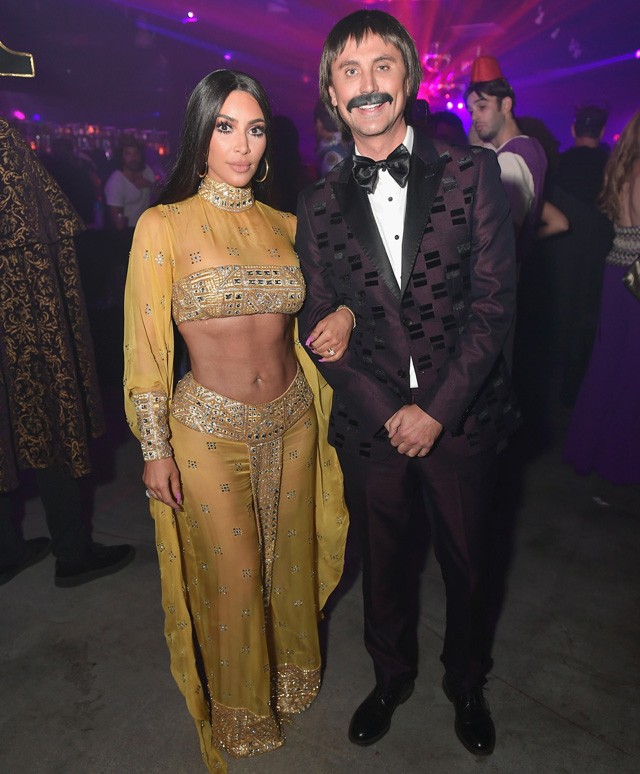 Kim Kardashian és Jonathan Cheban, mint Cher és Sonny
