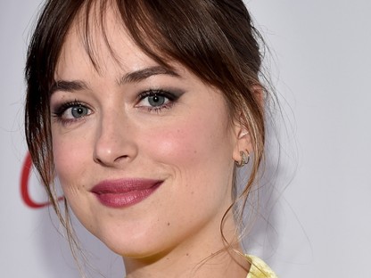 Dakota Johnson felvette a legszebb színű nyári ruhát