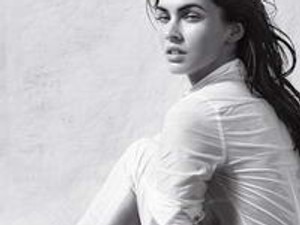 Megan Fox az Armaninak pózol!