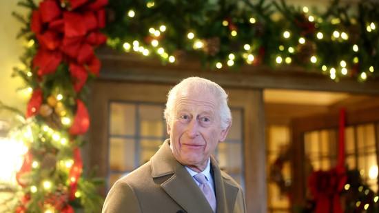 Erre senki sem számított: Fontos hagyományt tör meg idén karácsonykor Károly király