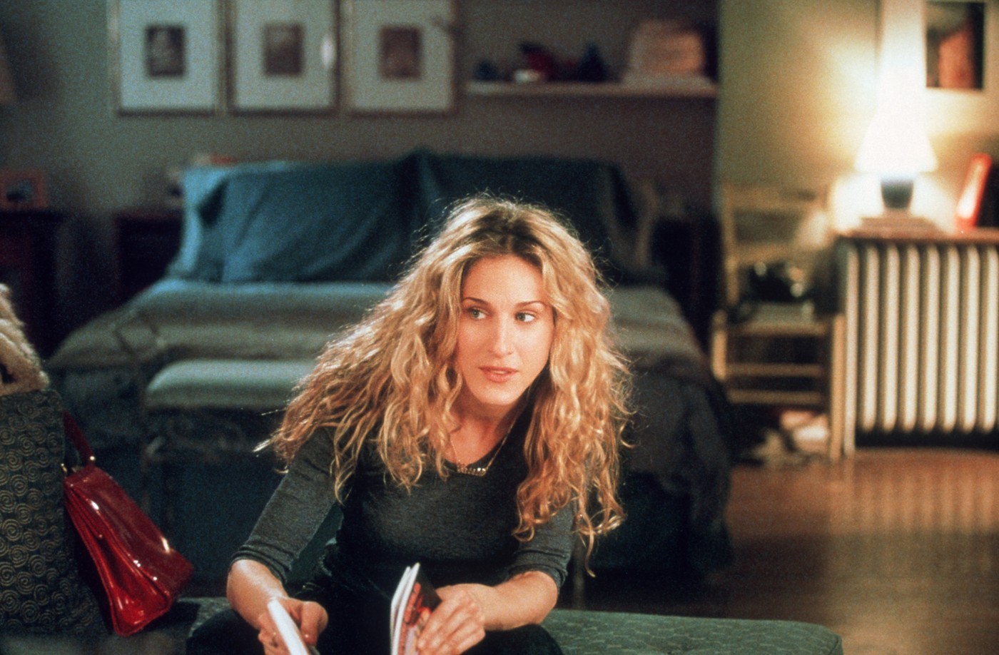 Szex és New York, Carrie Bradshaw - Carrie és Aidan Shaw kapcsolata az egyik legikonikusabb példája annak, hogyan képes egy karakter önző viselkedése teljesen felbőszíteni a nézőket. Bár Aidan a klasszikus, megbízható és odaadó „jófiú” mintaképe volt, Carrie a sorozat során többször is mélyen megbántotta, és érzelmileg kihasználta őt.