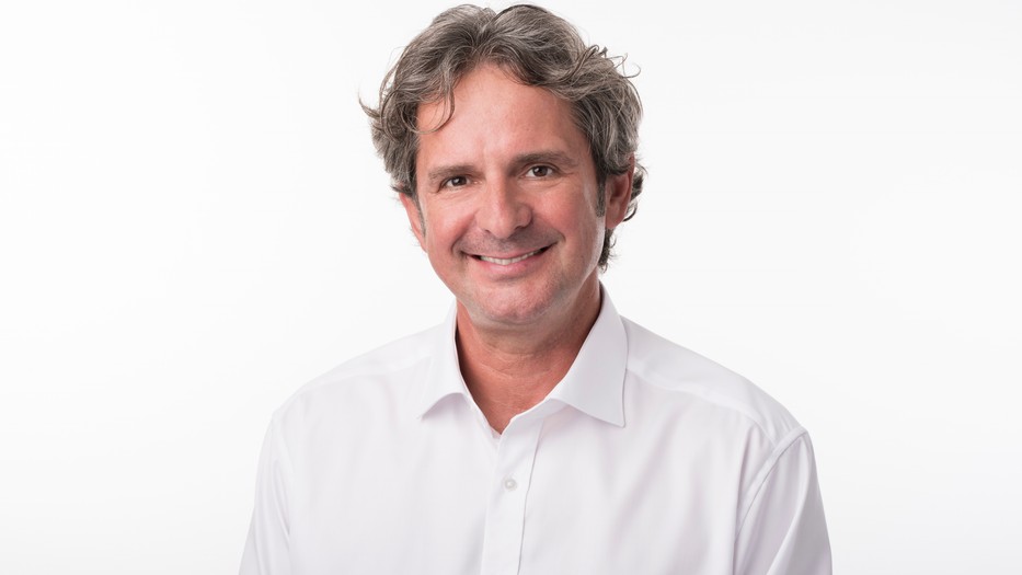 Dr Knoll Zsolt PhD az Emineo Magánkórház egyik alapítója forradalmi áttörésnek gondolja a robotok asszisztenciáját a térdsebészetben