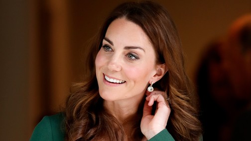 Katalin hercegné felvette ezt a blúzt és most mi is ilyet akarunk!