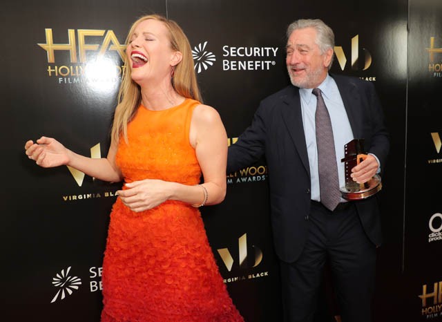 leslie mann, hollywood film, díjátadó, vörös szőnyeg, színátmenetes ruha, jenny packham