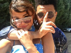 Selena Gomez is egy szál melltartóban bulizott