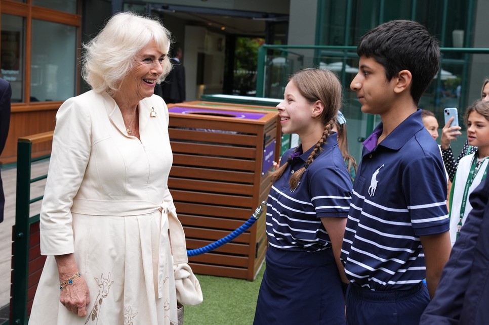 Kamilla királyné és az ikonikus zsiráfos ruha