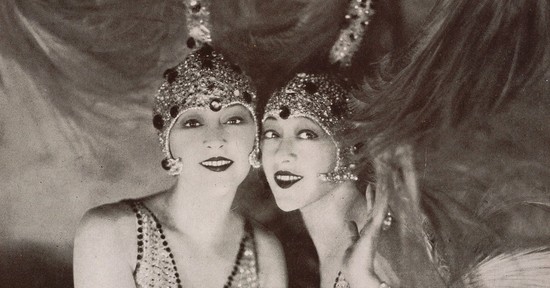 Vass Virág regénye elhozza a magyar származású Dolly ikrek igaz történetét a századelő fénykorából