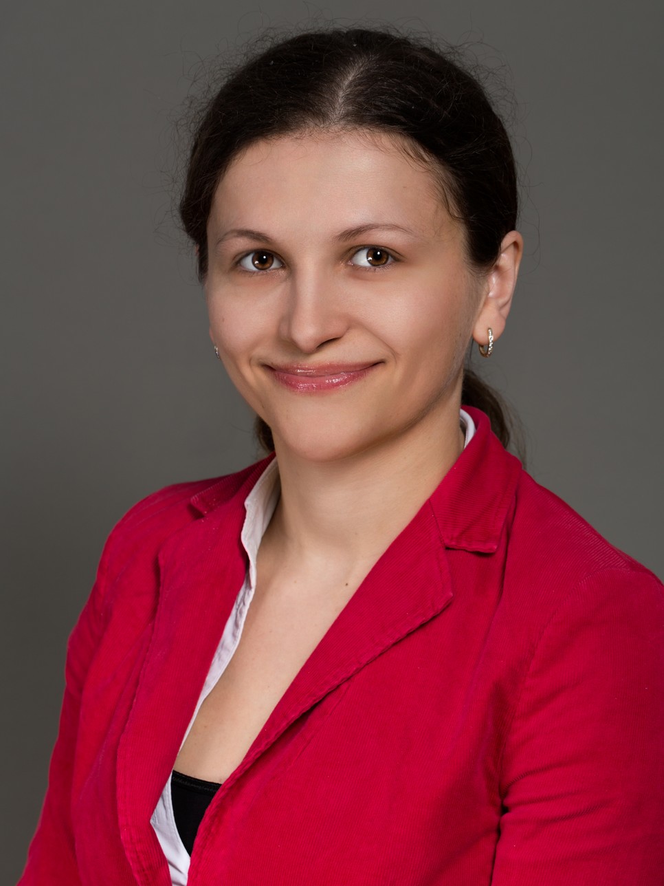 Dr. Tóth Melinda egyetemi docensként és kutatóként elkötelezetten dolgozik az informatikai tehetséggondozás és utánpótlás-nevelés érdekében.