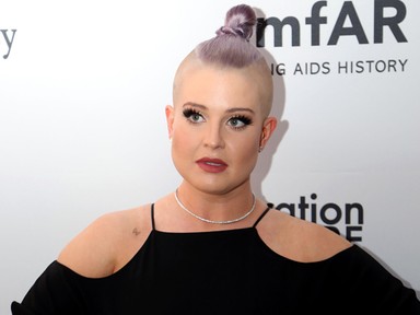 Nagyon durva Kelly Osbourne frizurája