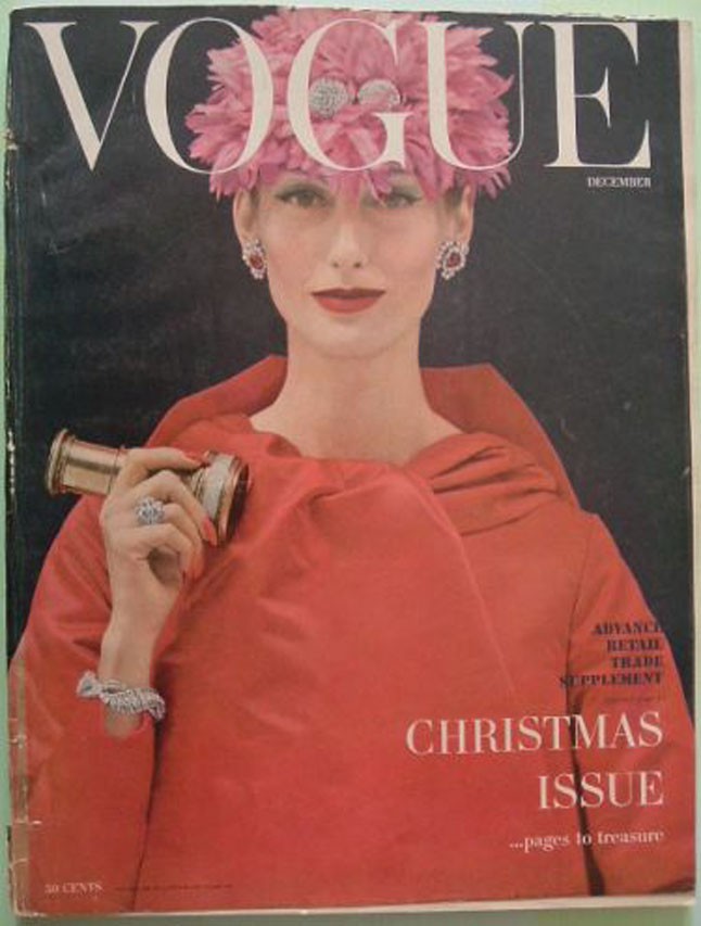 Arnold Scaasi első Vogue-címlapos kreációja, az 1955-ös karácsonyi számban