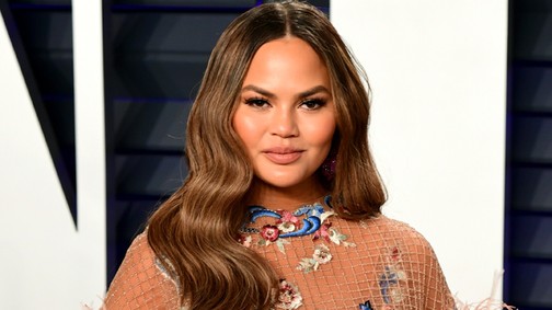Chrissy Teigen meztelen várandós képet posztolt