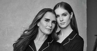 Gyönyörű anya-lánya kampány a fehérneműmárkától: Brooke Shields és egy transznemű sztár is szerepet kapott benne