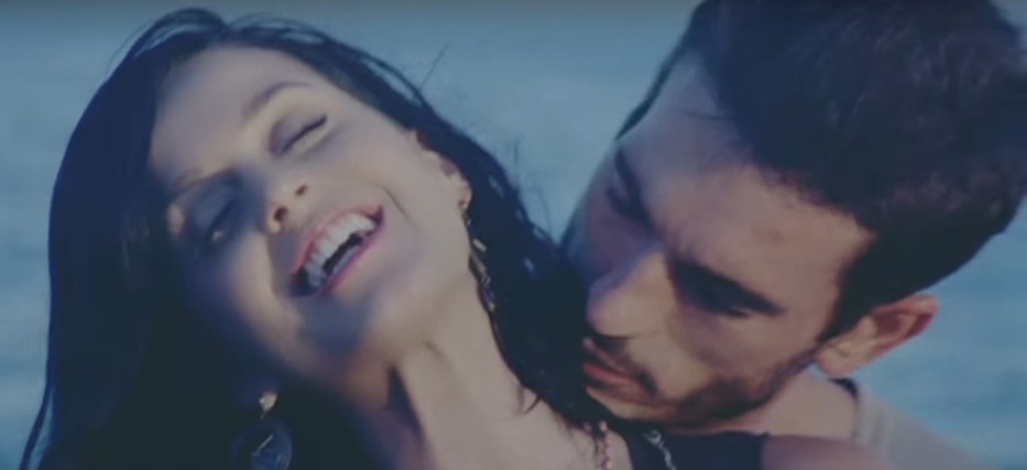 Katy Perry-t szexuális zaklatással vádolja a videoklipjében szereplő modell