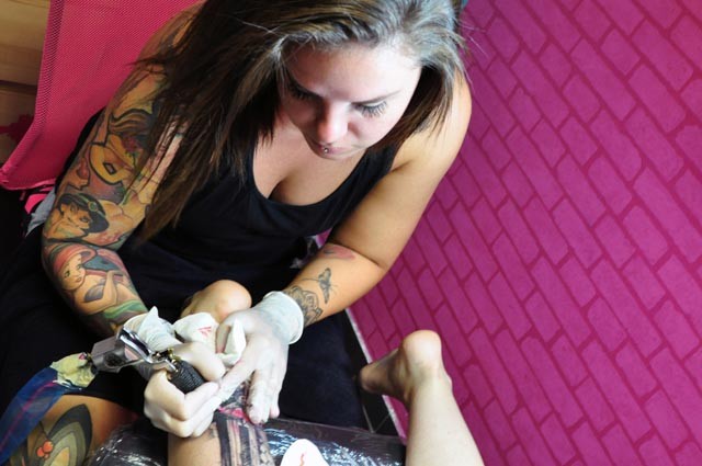 tetoválás, tetováló szalon, wonderland, wonderland tattoo, tetováló lányok, tetkó