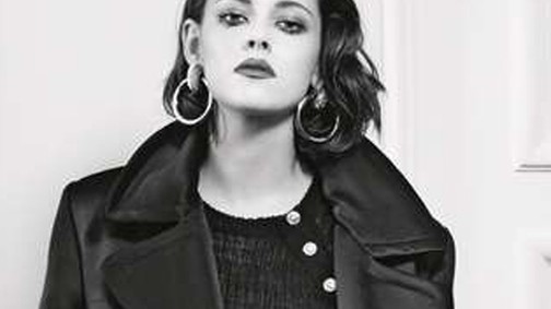 Kristen Stewart a legszexibb Chanel ruhákban villantja meg a combját