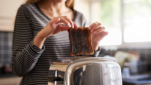 Ezért ne egyél soha a megégett ételekből