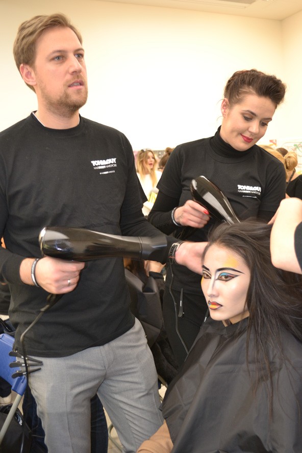 Friedman Peti munkában a Vivienne Westwood backstage-ben