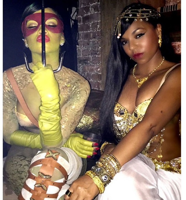 Rihanna Tini nindzsa teknőc, Ashanti pedig hastáncos.