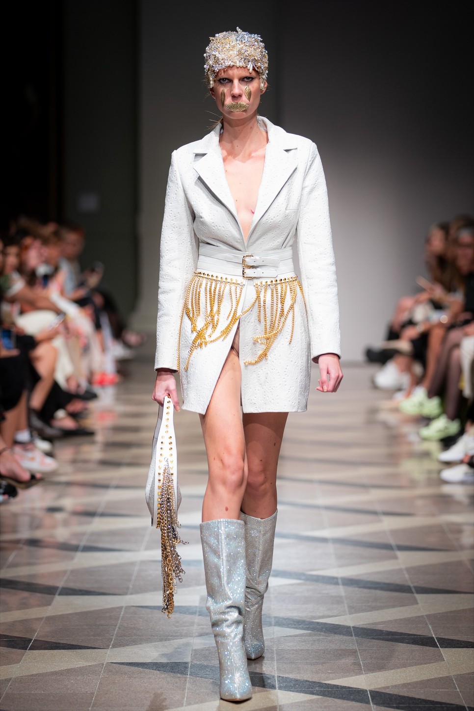 Megszületett az egyedi Virág Kerényi print, és a Budapest Fashion Weeken került bemutatásra