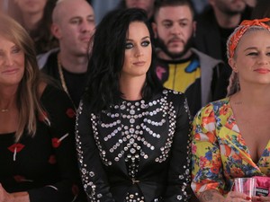 Katy Perry: közös pasi, közös szelfi!