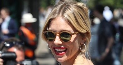 Sienna Miller a legstílusosabb sztár a teniszmeccseken