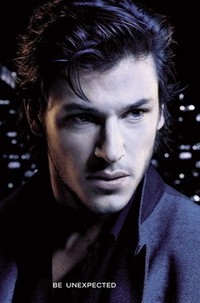 Chanel-fiú alakítja a divatcsászárt