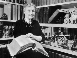 Helen Keller megmutatta, hogy nem létezik lehetetlen: vakon és siketen sikerült lediplomáznia