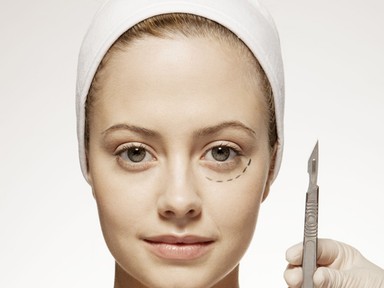 Sokkoló mennyi 30 alatti nő plasztikáztatott tavaly!