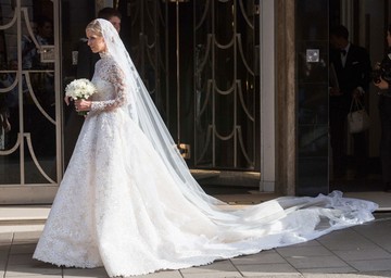 Nicky Hilton csipkés Valentinóban mondta ki a boldogító igent James Rothschildnak.