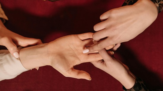 Szorongunk miatta, pedig akár jobbá is tehetnénk - de milyen világ vesz majd minket körül 3-4 év múlva a jövőkutató szerint?