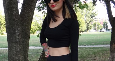 Fekete hasvillantós szettben Evelin