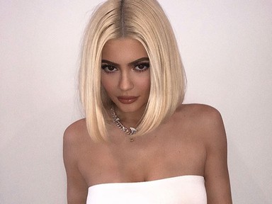 Kylie Jenner kezeslábasa meglepően olcsó és igazi őszi alapdarab lehet