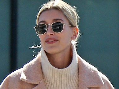 Meglátod Hailey Bieber szettjét, és te is kedvet kapsz ahhoz, hogy melegítőben járj az utcán