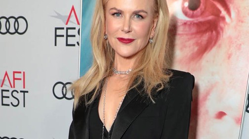 20 évet letagadhatna: Nicole Kidman tüsi hajjal, melltartó nélkül pózol