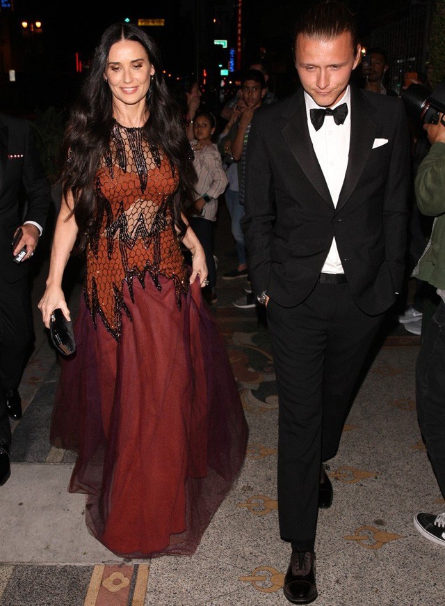 Demi Moore érkezik Gwyneth Paltrow esküvőjére