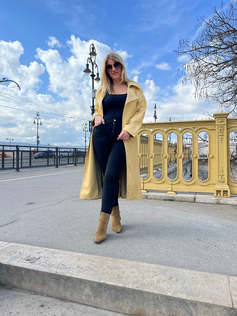  Flórián Fanni, a Szemes Optika tulajdonosa nagyon sikkes szettel indítja a hétfőt