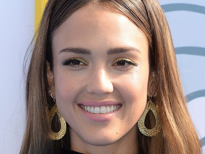 Nem erre a gálára való ez a ruha, de Jessica Alba gyönyörű volt benne