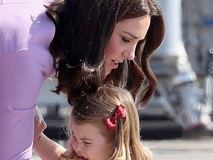 Ilyen, amikor Katalin hercegné átlagos anyukaként, lovasbemutatóra viszi a gyerekeit!