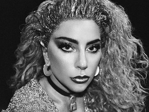 Lady Gaga feneke olyan kerek, mint egy hamvas barack!