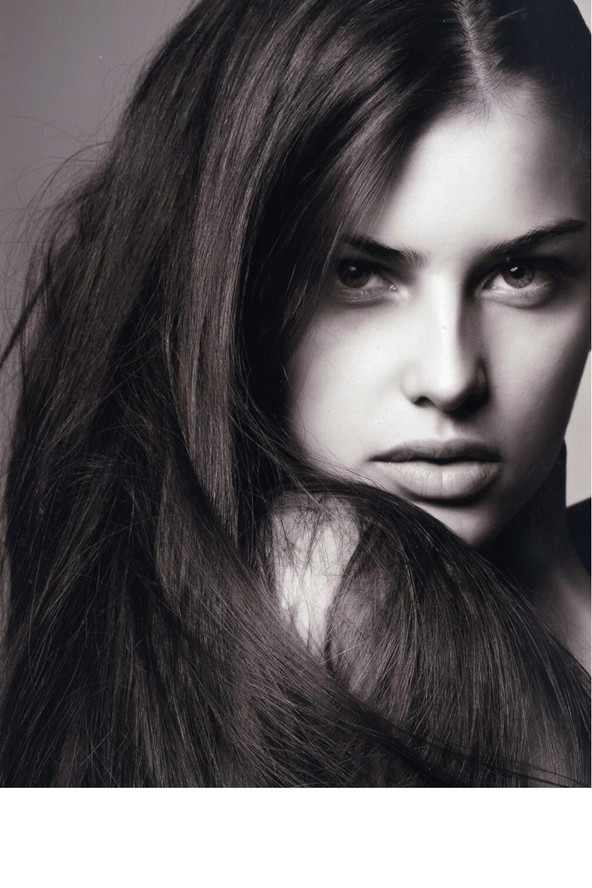 Exkluzív: Tamara Lazic, az új fehérneműs bombázó